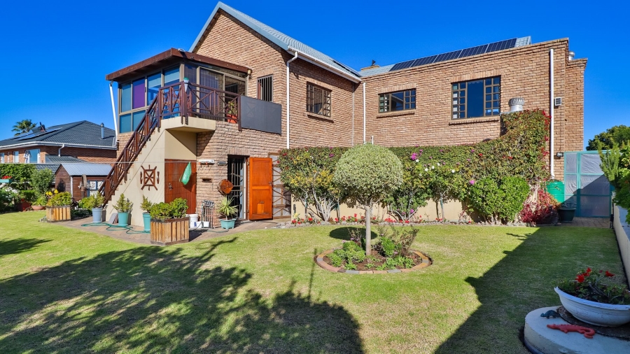5 Bedroom Property for Sale in Stilbaai Wes Western Cape
